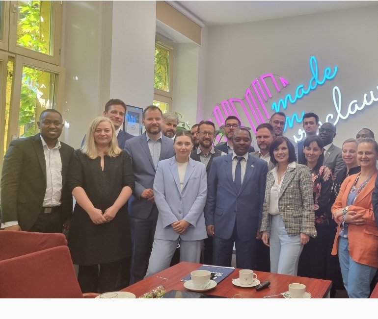 RwandaInPoland's tweet photo. Today @RwandainPoland jointly with @wroclaw_info,#Paih,#WSSE &amp; @InvestInWroclaw organised a breakfast meeting with firms In #Wroclaw to invite them to invest #Rwanda. @ashyaka also met Mayor @MazurJakubWro on Cooperation prospects. @RwandaMFA @PolandMFA @PAIH_pl @WalbrzyskaSSE https://t.co/VwC1y9K4yj