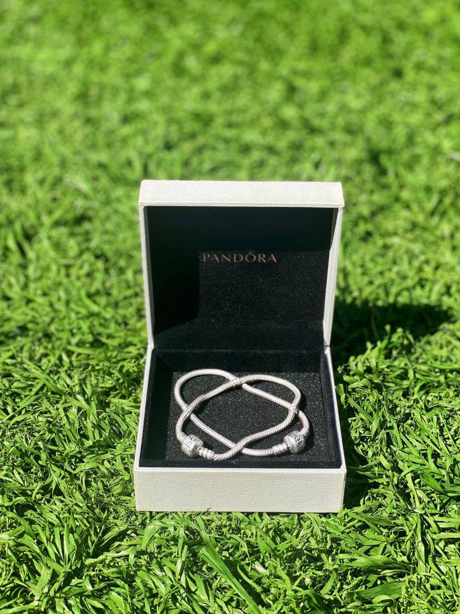 VENDO TODO Y ME VOY A LA MIERDA
andamos hendyla x eso vendo mis pandoras y sus charms/dijes
obvio bobis q son originales estan en excelente estado (-10 usos)
me pueden escribir al privado o al 0985615104
si me dan rt no me enojo😝