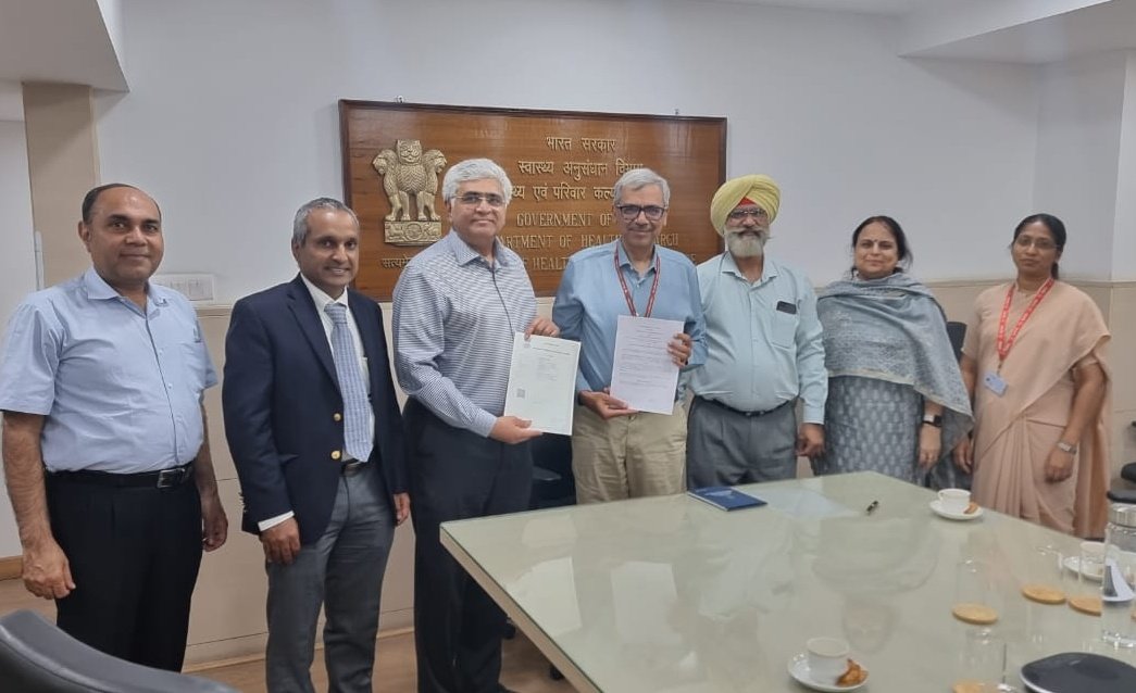 The beginning of a great partnership between @ICMRDELHI and the @CancerGridIndia - a collaboration to promote clinical trials for cancer. The MoU covers joint funding for multicentric, multidisciplinary, interventional trials for common/unique cancers.
