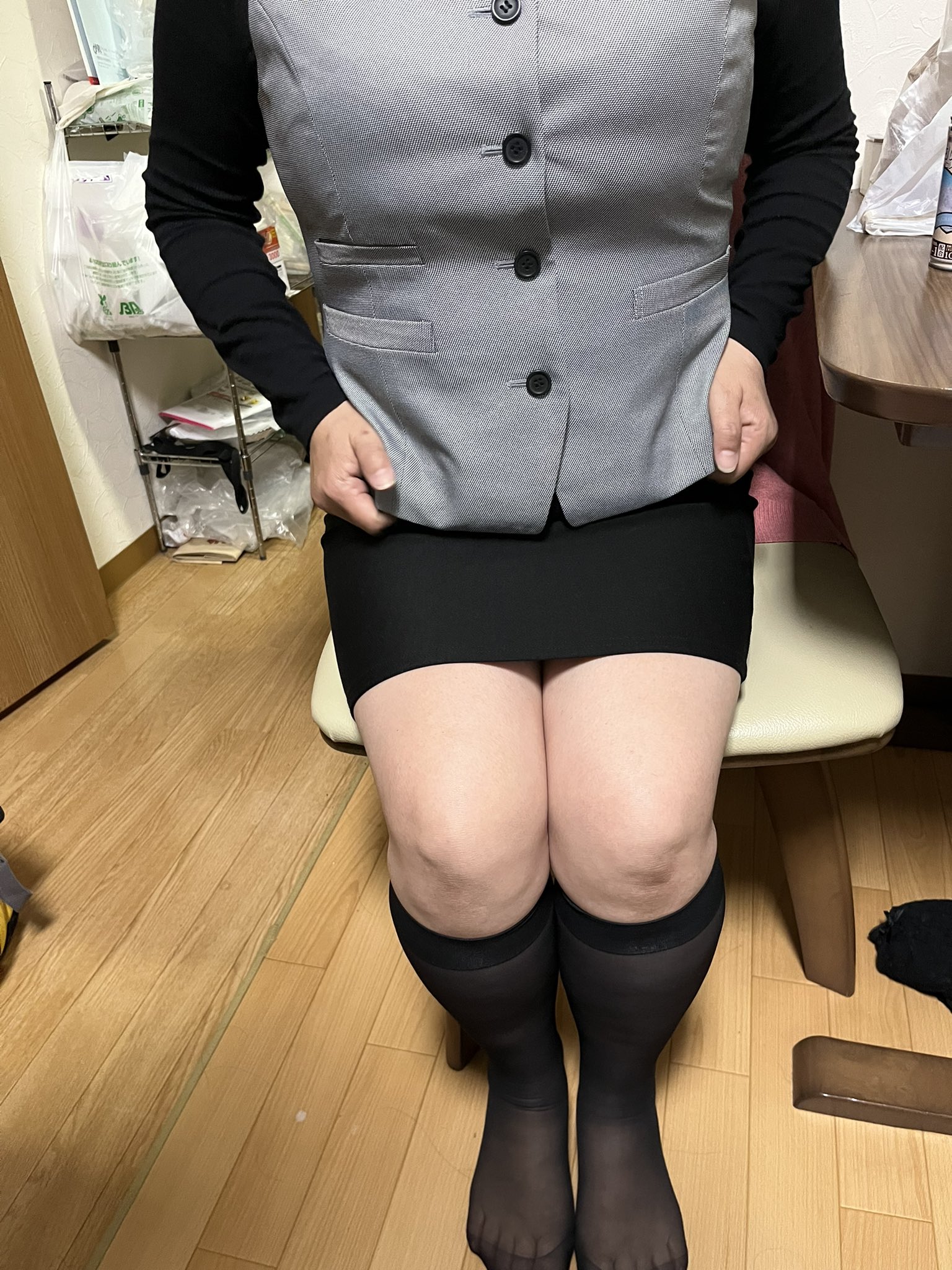 着衣 熟女 スカート 