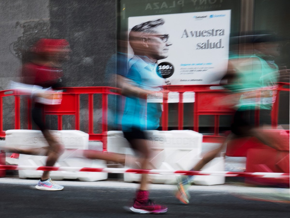 Aquí  va mi tweet trimestral, demostrando que hasta borrosos saco a la gente guapa ! #maraton #murcia #omsystem #olympus #penf  #motionblur #streetphotography