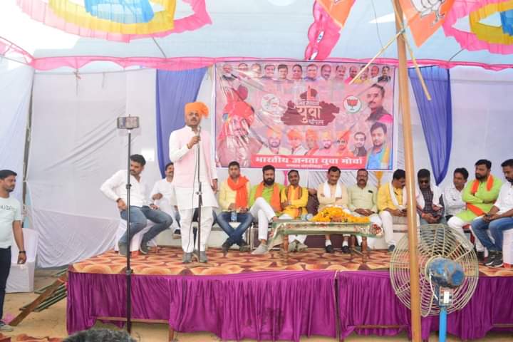 vaibhavpawarmp's tweet photo. आज सिवनी ज़िले के कान्हीवाड़ा मंडल के  कान्हीवाड़ा में "नव मतदाता युवा चौपाल" के अंतर्गत आयोजित कार्यक्रम में उपस्थित रह कर युवाओं को सम्बोधित किया।
#YuvaChaupalMp https://t.co/vOWhUAYzSq