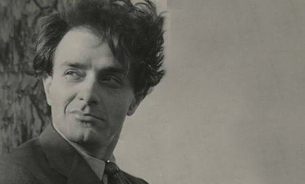 "bunca yıl sönmemiş umudum
nisan değilse mayıs
perşembe değilse pazar"