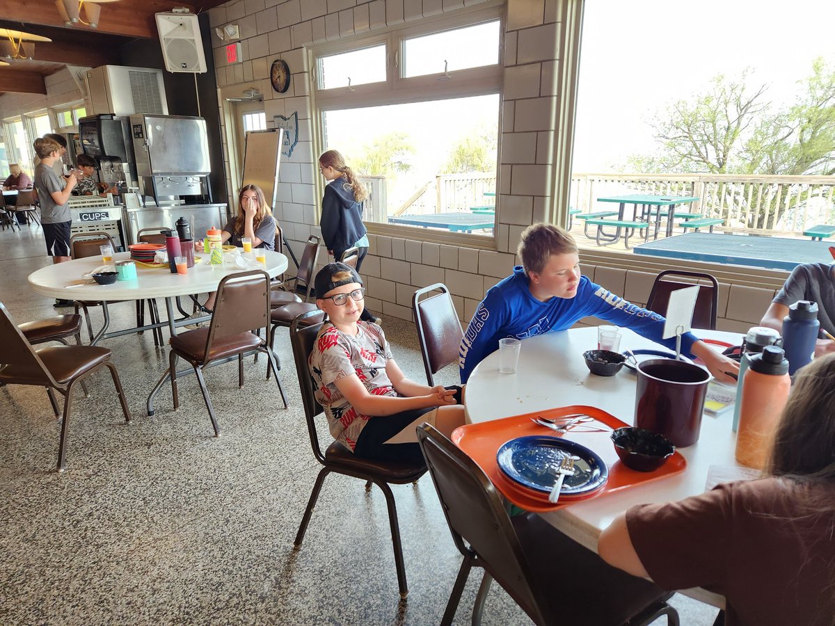 Sorensen1027's tweet photo. 6th grade breakfast, day 3 #CMSoutdoorED https://t.co/VkuHKUwGnd