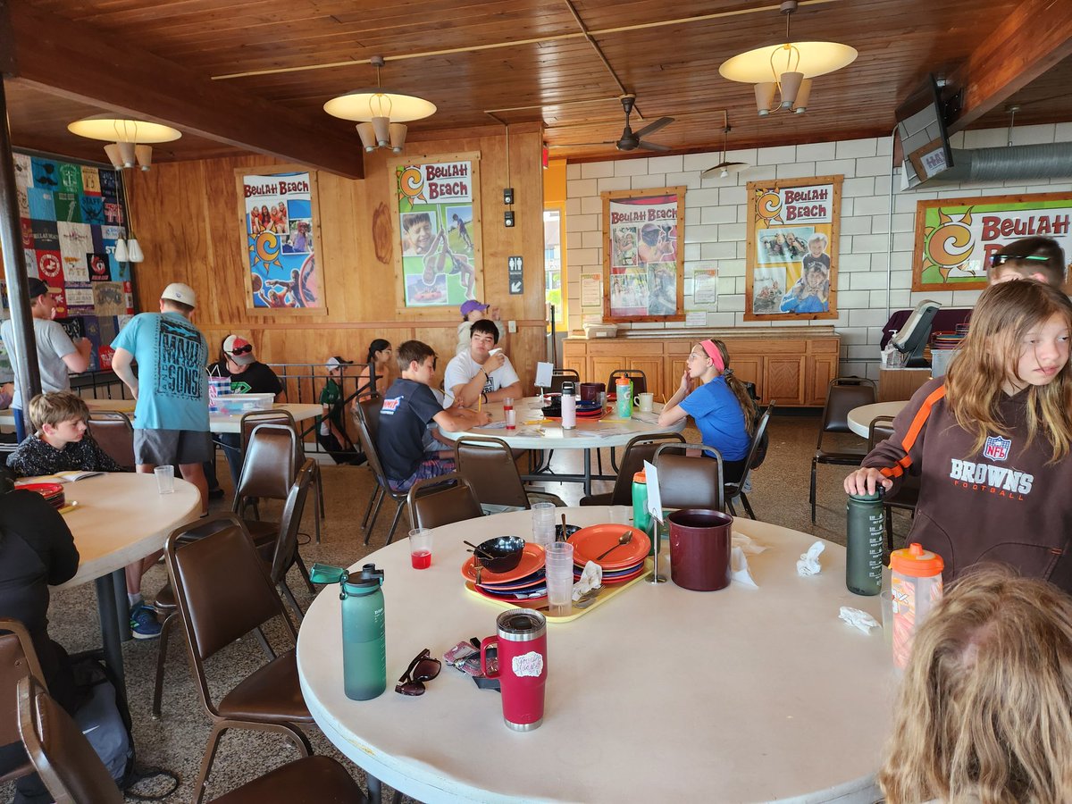 Sorensen1027's tweet photo. 6th grade breakfast, day 3 #CMSoutdoorED https://t.co/VkuHKUwGnd