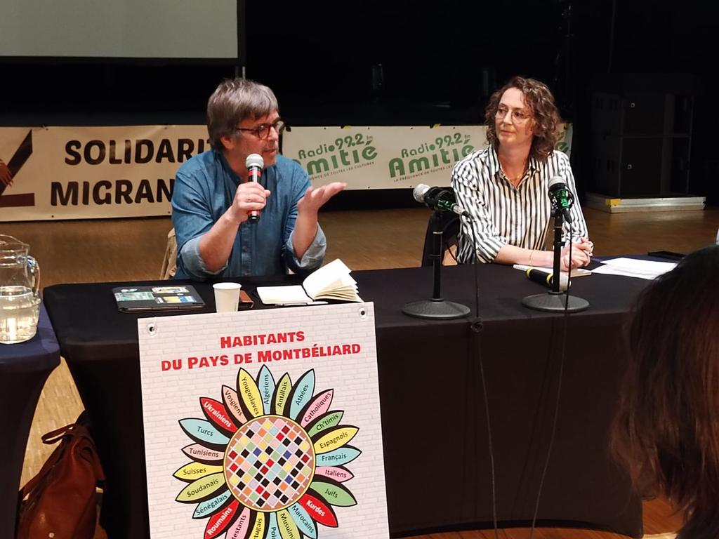 AnnaMAILLARD1's tweet photo. 🫂 Merci @DamienCAREME pour cette soirée à #Montbéliard dédiée à la #richesse des migrations.
@EELV @EELV_FComte @LDH_Fr  @lacimade Ensemblier DéFI  @JeunesEcolosFC  
#annamaillard #eelv 
#DominiqueVoynet 
#barbararomagnan 
#damiencareme https://t.co/eWSFVvginL