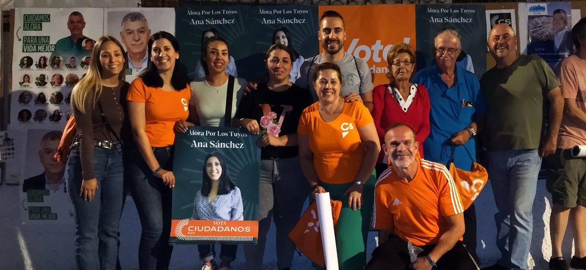 Cs_Alora's tweet photo. INICIO DE CAMPAÑA ||
Anoche a las 12 de la noche se procedió a la tradicional pegada de carteles para así dar el pistoletazo de salida al inicio de campaña.
Un campaña que comenzamos con muchas ganas e ilusión 
#anasanchez #ciudadanos #alora https://t.co/pTXKMuhd7e