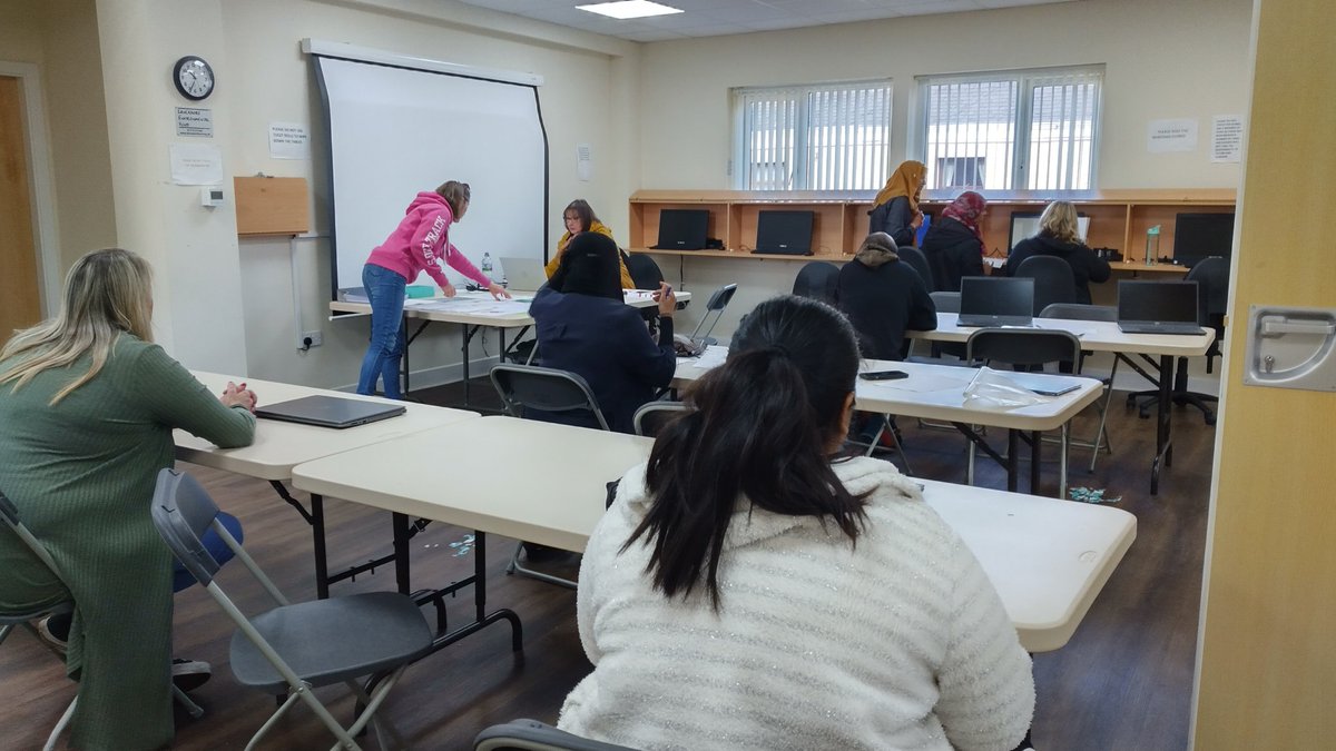 Thank you Nicky Hayton <a href="/LancashireFRS/">Lancashire Fire & Rescue Service</a> for interactive session  about house fires and safety. Job club at <a href="/saharainpreston/">Sahara Project Ltd</a> with CV and application support from our partners <a href="/InspiraPamG/">Pam Gell</a>, <a href="/inspiraforlife/">Inspira</a>.
<a href="/pcc_sue/">Sue Little PCC</a> <a href="/JCPJobsPlusMore/">JCP Jobs Plus More</a> <a href="/FamiliesPreston/">Families Preston</a>
#fofs #bilingual #jobclub