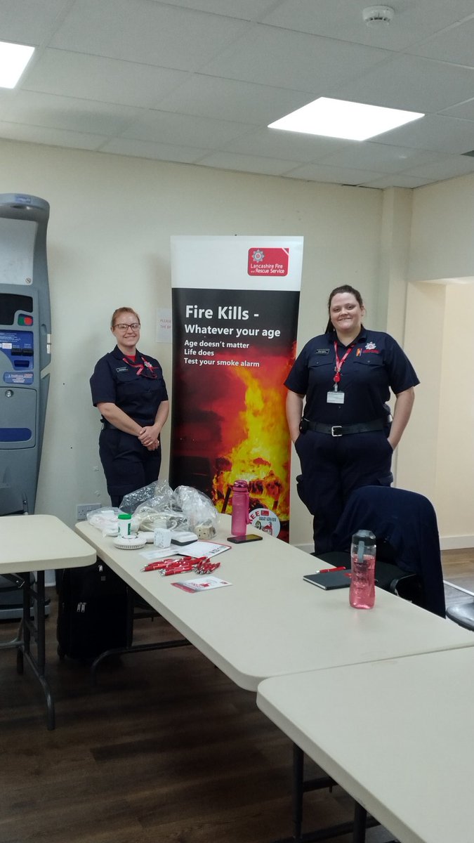 saharainpreston's tweet photo. Thank you Nicky Hayton @LancashireFRS for interactive session  about house fires and safety. Job club at @saharainpreston with CV and application support from our partners @InspiraPamG, @inspiraforlife.
@pcc_sue @JCPJobsPlusMore @FamiliesPreston
#fofs #bilingual #jobclub https://t.co/Si7Qtex56r