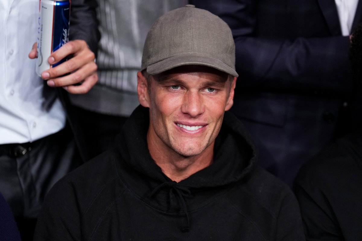 BleacherReport's tweet photo. Tom Brady is in "deep discussion" to become a limited partner of the Raiders, per @AdamSchefter and @SethWickersham  

Brady already has a minority stake in the Las Vegas Aces as well https://t.co/ICz5b5kaD3