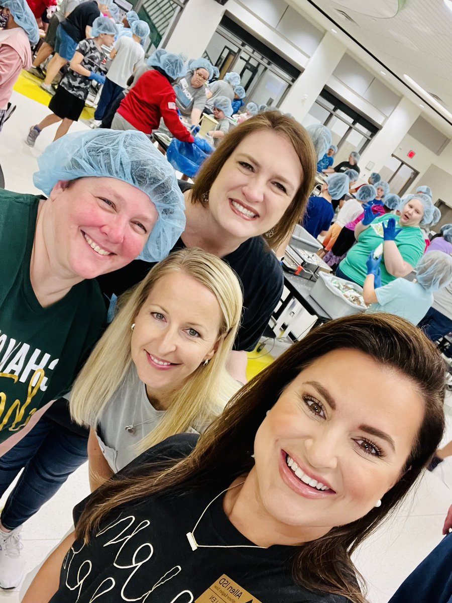 ChandlerPrin's tweet photo. One of our most favorite days! @cheetahchandler @CounselorHorton @Chelsea_Abboud #KidsAgainstHunger https://t.co/Lpcbiowbh7