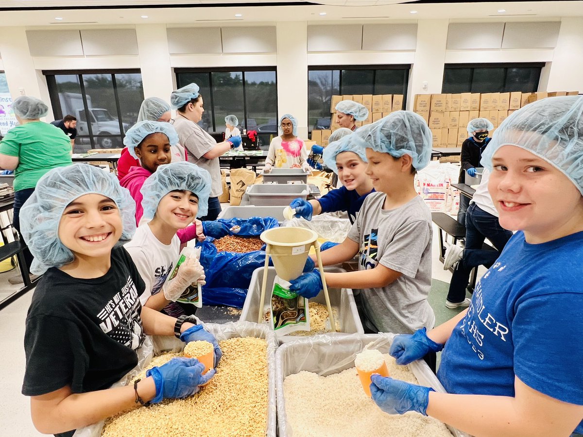 ChandlerPrin's tweet photo. One of our most favorite days! @cheetahchandler @CounselorHorton @Chelsea_Abboud #KidsAgainstHunger https://t.co/Lpcbiowbh7