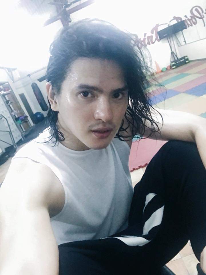 Thiers no hard bread for a very hot coffee.

MYGZ QUEZON CITY

#HonoraryAwardMygzMolino