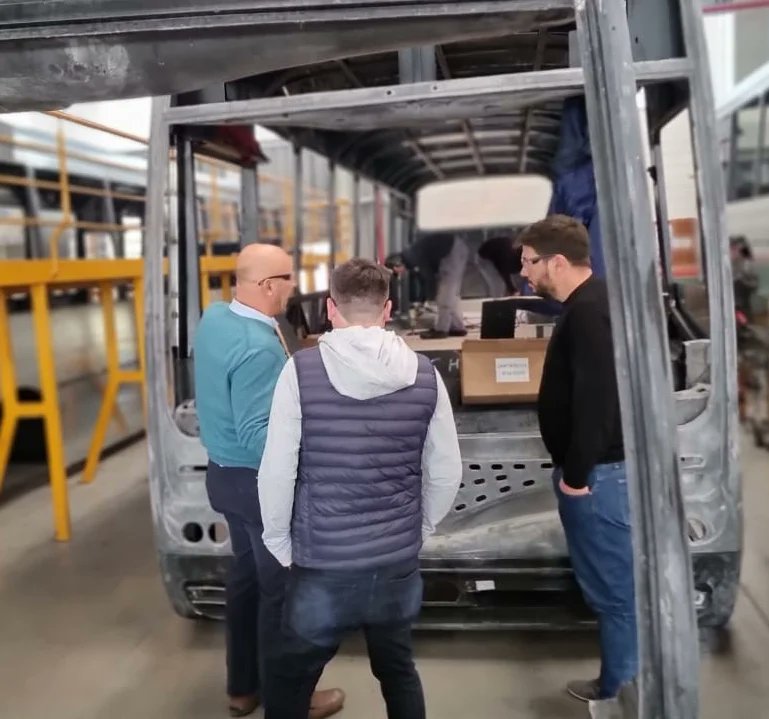 TomasMarisco's tweet photo. 🚍Con el presidente de @BTSapem @fedeharfield recorrimos Nuovobus y @colcarMB (concesionario oficial de Mercedes Benz), las dos principales firmas nacionales en cuanto a la producción de carrocería y venta de micros respectivamente, en el Parque Industrial de Moreno https://t.co/uefsXD1v4b