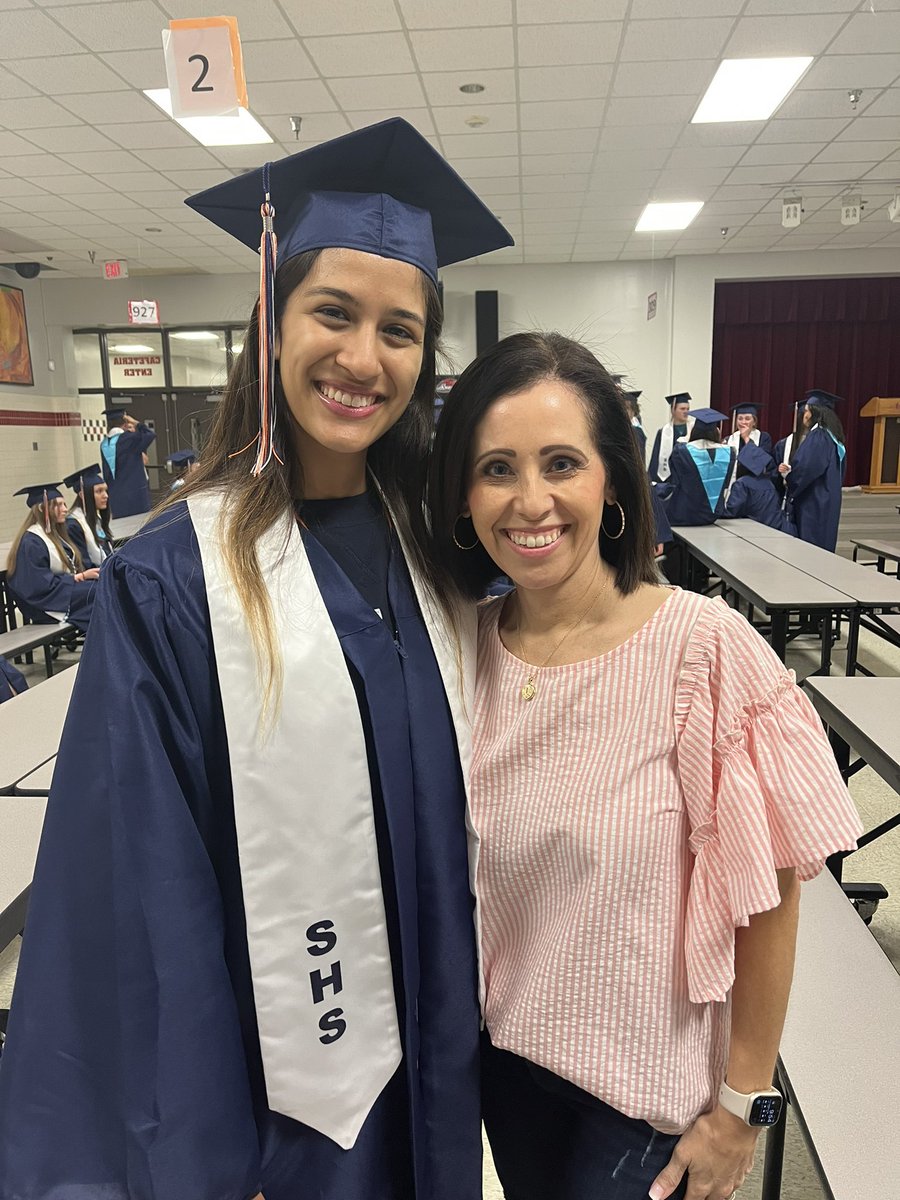 MrsLSmithHMS's tweet photo. This is why I teach!!  These former students are graduating and it makes my teacher heart so happy to see them in their cap and gowns! 🎓❤️ #hudsonhawksforever  @Hudson_Hawks https://t.co/JBRDkBTtWU
