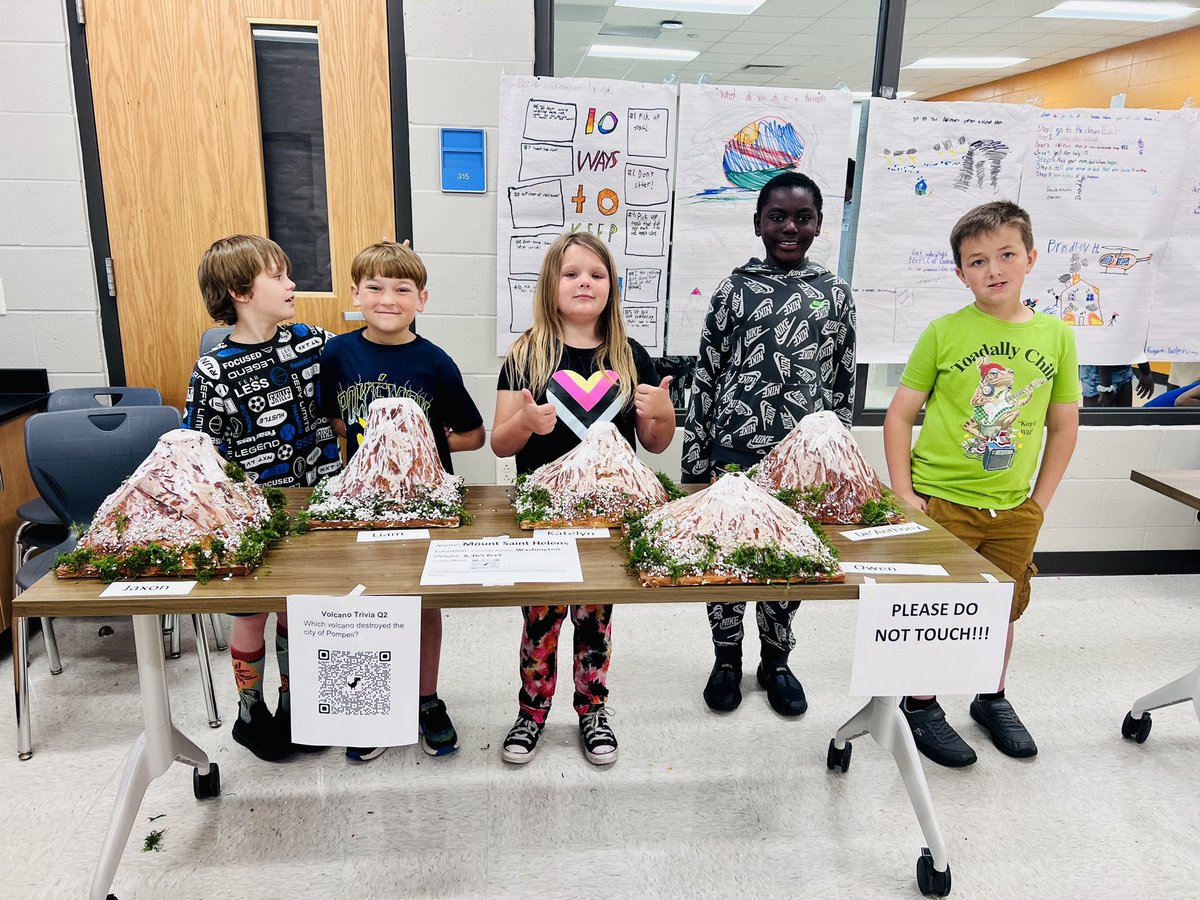 RLongCRE's tweet photo. These friends worked so hard with their volcanoes! We couldn't wait to show it to our parents! #CRE_Cardinals  #CREateLeaders #cpsbest #scholarsfirst https://t.co/Iicjqw7dRj
