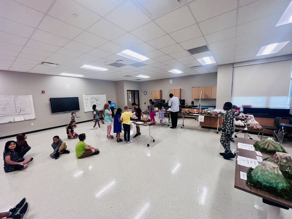These friends worked so hard with their volcanoes! We couldn't wait to show it to our parents! #CRE_Cardinals  #CREateLeaders #cpsbest #scholarsfirst