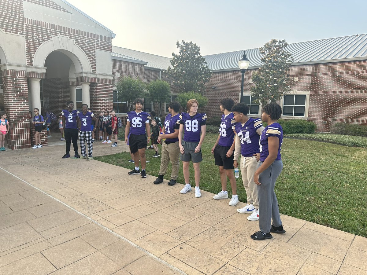 CoachIanHenley's tweet image. Football, Drumline, and Sky Dancers from TCHS here at Woodland Springs Elementary to greet the kids as they come to school this morning! Great day to be a Falcon! #FutureFalcons #TCOD #TheCreekIsRising