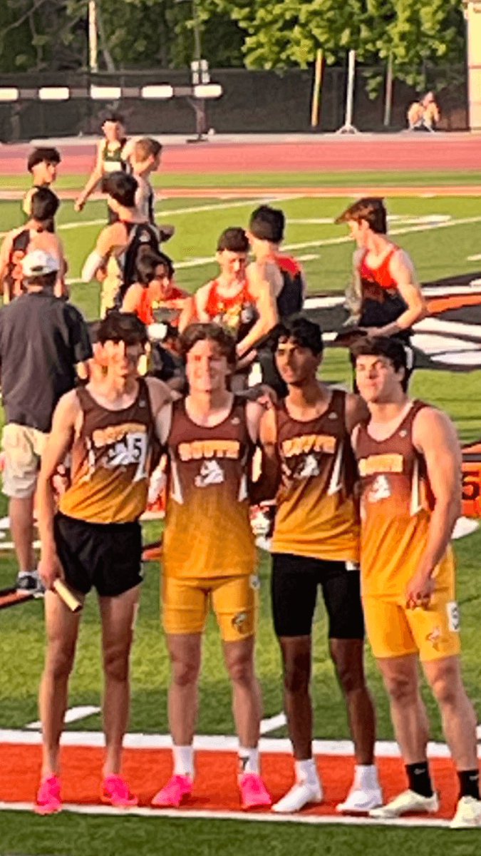 Boys Sprint Medley Relay Team had an outstanding showing at the Loucks Games placing 3rd. Aidan Evangelista, Chris Ouseph, Danny Burkholder, and Julian Rime produced a time of 3:31.05, qualifying for Nationals. It's also the #7 best time in Rockland County history! Go Vikings!🏃🏾‍♂️