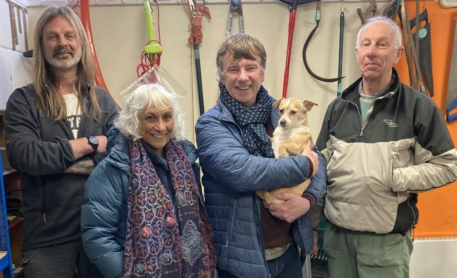 Edrychwch ar y gwaith gwych sy'n digwydd yn Llanidloes gyda thîm prosiect Llyfrgell Pethau Llani!

Check out the fantastic work going on in Llanidloes with the Llani Library of Things project team!

#borrowdontbuy #libraryofthings