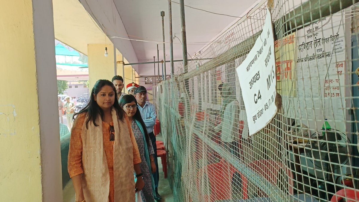 AdminGhazipur's tweet photo. #नगरीय_निकाय_सामान्य_निर्वाचन_2023 की मतगणना को शांतिपूर्ण, निष्पक्ष, पारदर्शी एवं सुचारु रूप से सम्पन्न कराने के उद्देश्य से पुलिस अधीक्षक के साथ और अन्य अधिकारियों द्वारा मतगणना केंद्रों का निरीक्षण कर व्यवस्थाओं का जायजा लिया गया। @ceoup @UPGovt https://t.co/GeeytRMHmF