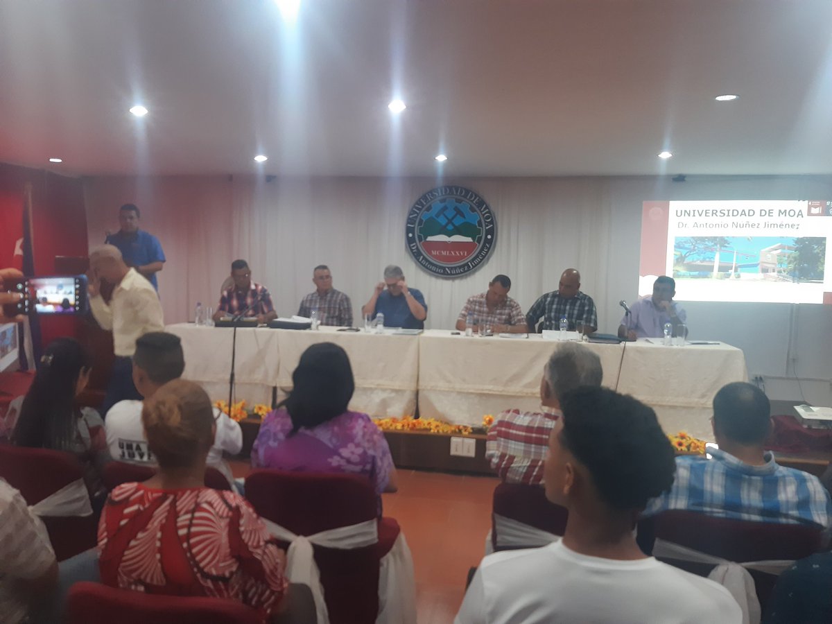 Hasta nuestra <a href="/UniversidadMoa/">Universidad de Moa Dr. Antonio Núñez Jiménez</a> llegó el Vice Primer Ministro y Ministro de Economía y Planificación  Alejandro Gil para intercambiar con  investigadores y especialistas de la comunidad científica del territorio.
<a href="/CubaMES/">MES</a> 
<a href="/EcgMinera/">ECG Minera "Incansable por Naturaleza"</a> 
<a href="/yurisley_valdes/">Yurisley Valdes Mariño</a>
<a href="/PireMaday/">Maday Cartaya Pire</a>
<a href="/AmppMoa/">CAM Moa</a>