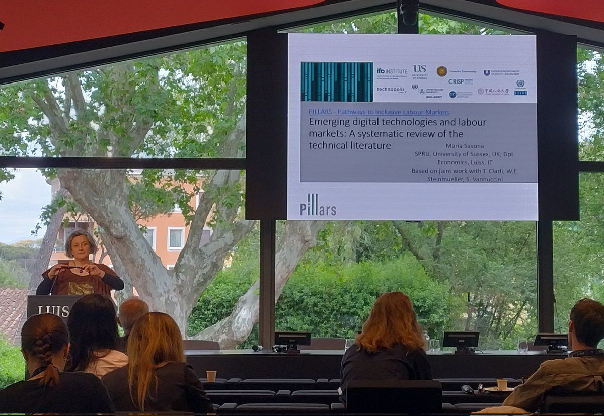 paogerli's tweet photo. At #TheorizingAI @maria_savona presented the results of a multidisciplinary literature review on emerging digital tech and #labour markets. Very in-depth and interesting results, this is a much needed analysis...and I agree: systematic lit review can be a pain! https://t.co/9P66RZGzbt