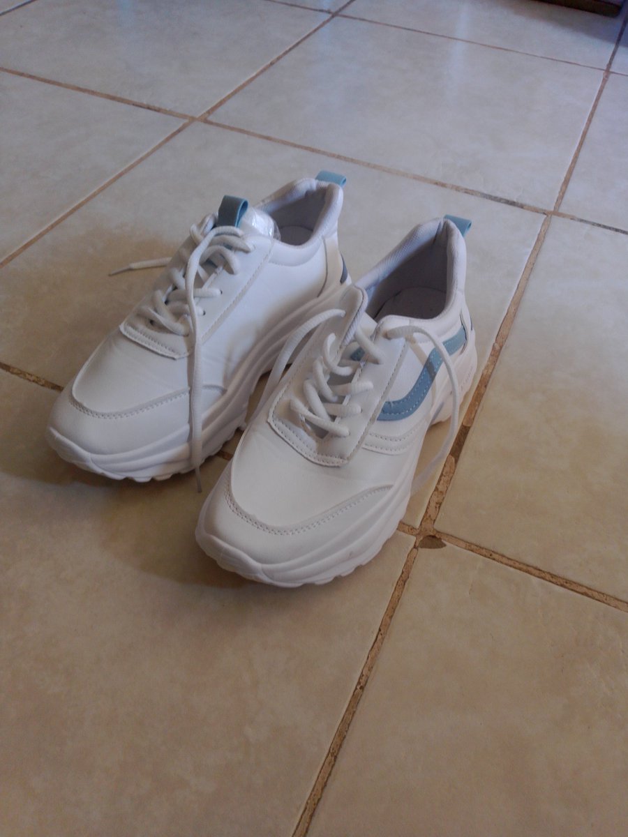 sserwaddaderri5's tweet photo. All these nice shoes 👟👟 I bought thm frm  @MethiaLydiaN's  @Cinderellas256 

Have never experienced best customer Care service frm a Ugandan business like the one I got from Methia. 
Let's Support Our very own. She has class relatively affordable goods .
#AppreciationTweet https://t.co/h0qiqnY00v