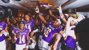 After a talk this morning with @coachdaoust I am blessed to say I have received an offer from Eastern Carolina University 🏴‍☠️ @Americanfbcamp @kingsley_trevor @HHIHS_football @ECUPiratesFB