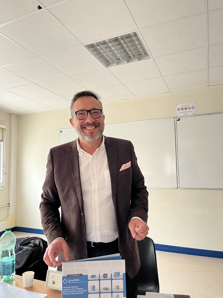 CY__Tech's tweet photo. CY Tech organisait hier un #jobdating spécial #apprentissage sur son site de Cergy.

Un événement qui a permis à nos étudiants ingénieurs d’échanger avec des recruteurs et d’accéder à de nombreuses opportunités d'#alternance.

#entreprise #grandeecole #ingenieurapprenti https://t.co/9Rg8sWBxcr