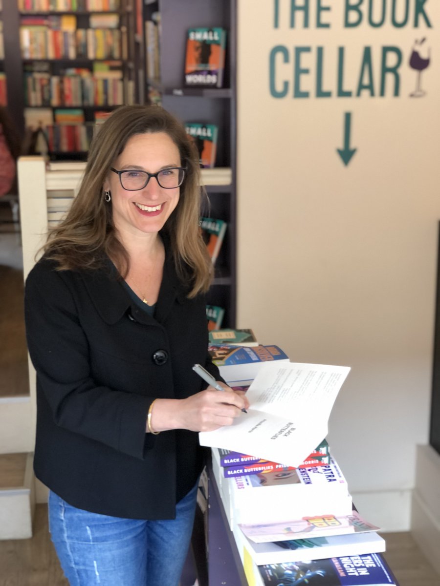 Duckbooks's tweet image. 1⃣ First stop... @BookBarUK 

A wonderful bookshop, wine bar and events space in Highbury! 📚🍷

#BlackButterflies looking mighty find alongside fellow #WomensPrize shortlistees #FireRush by @Luidas and #DemonCopperhead by #BarbaraKingsolver.

Thanks to Lucy for hosting us!

2/8