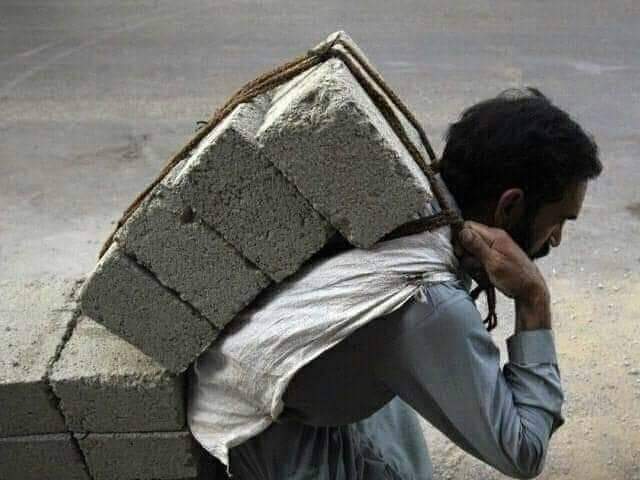 Shahidbasher1's tweet photo. خواب کاندھے پہ لئے روز نِکل پڑتے ہیں.•
اپنی تعبیر کو اِک جیب میں ڈالے ہوئے ہم لوگ.•GhANi# https://t.co/ShBNVVu4F3