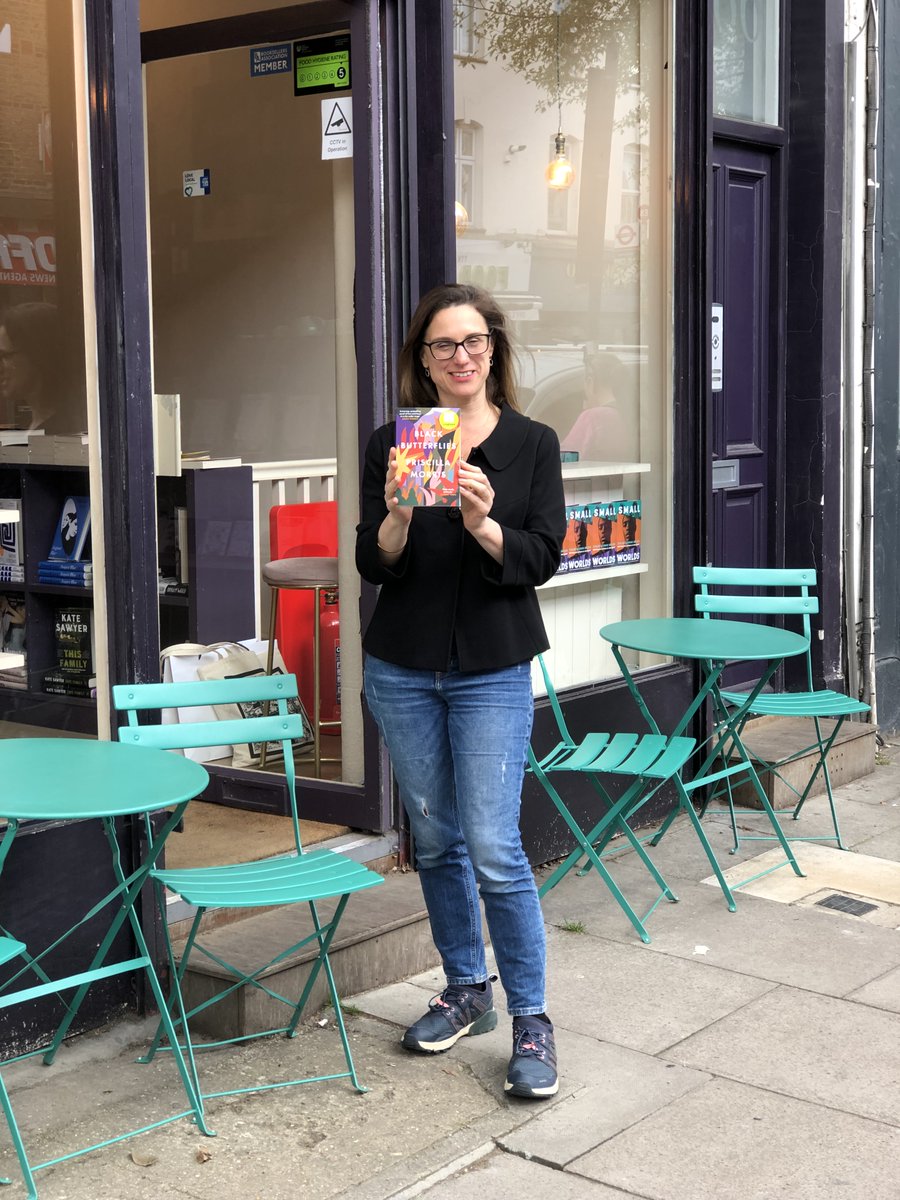 Duckbooks's tweet image. 1⃣ First stop... @BookBarUK 

A wonderful bookshop, wine bar and events space in Highbury! 📚🍷

#BlackButterflies looking mighty find alongside fellow #WomensPrize shortlistees #FireRush by @Luidas and #DemonCopperhead by #BarbaraKingsolver.

Thanks to Lucy for hosting us!

2/8
