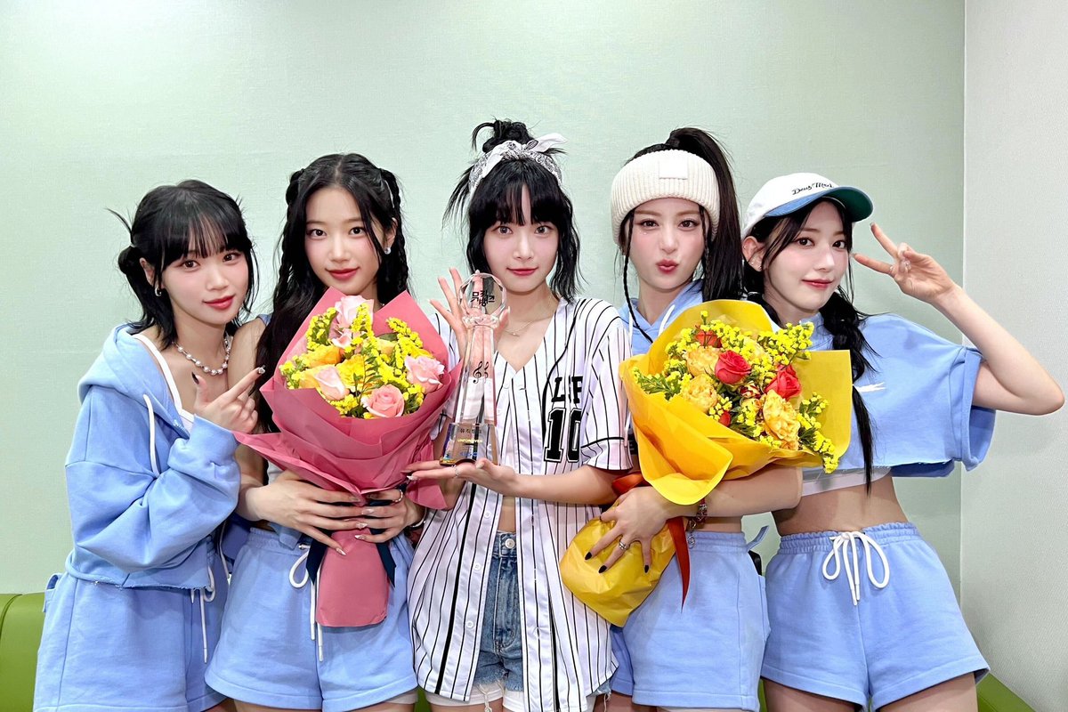 npomvtt's tweet photo. MAIS UM! LE SSERAFIM conquista o 4ยฐ win de "UNFORGIVEN" no episรณdio de hoje do Music Bank.
Parabรฉns para as meninas e para o fandom FEARNOT! ๐ฅณโค๏ธโ๐ฅ
#UNFORGIVEN4thWin #LESSERAFIM13THWIN https://t.co/8fe9BH1hvh
