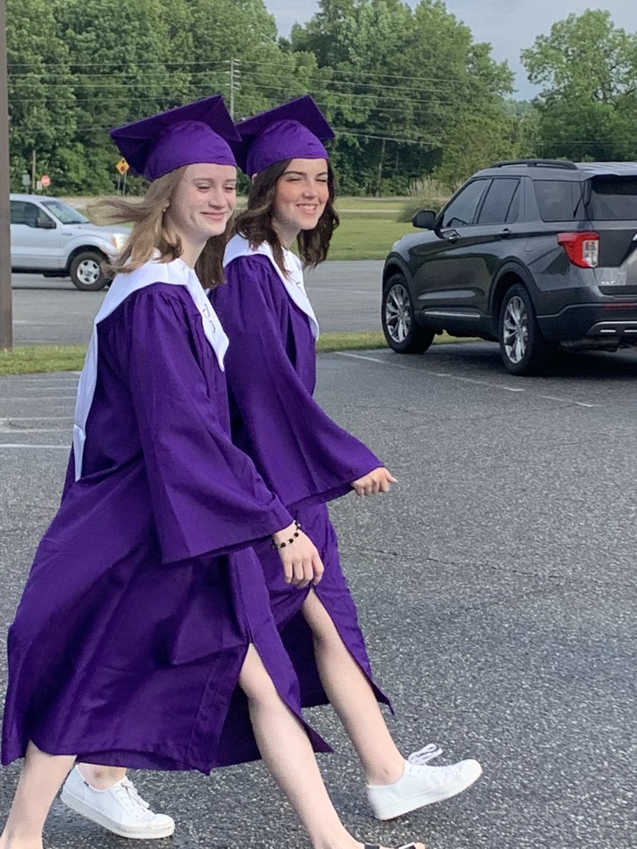 lundy_chip's tweet photo. JCHS Grad Walk 2023 https://t.co/3xYtX4wS9L