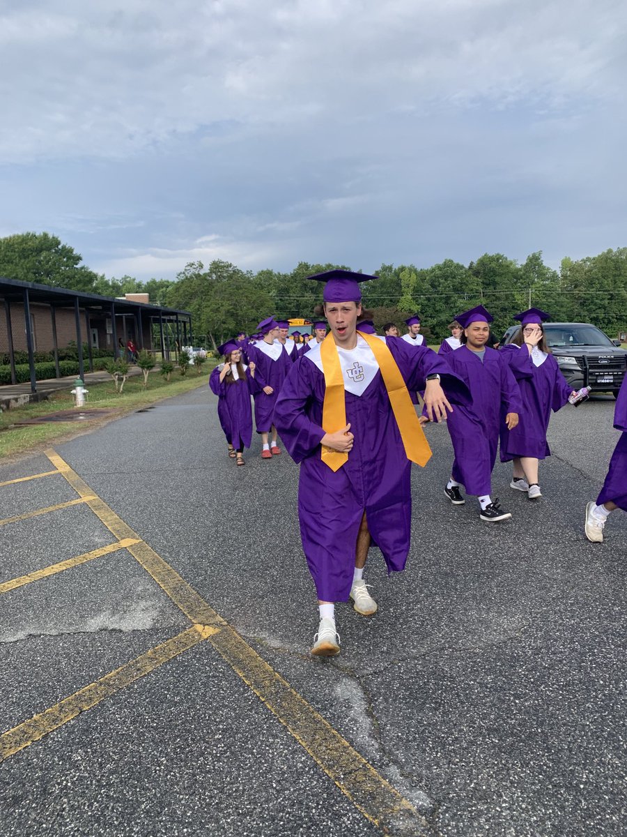 lundy_chip's tweet photo. JCHS Grad Walk 2023 https://t.co/3xYtX4wS9L