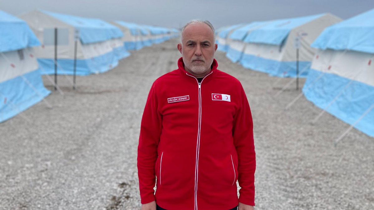 AA40392033's tweet photo. Sevgili günlük, artık satacak çadır kalmadı. O yüzden görevden affımı talep ediyorum.
#YARGILANACAKSIN https://t.co/v2Hlhwwq1M