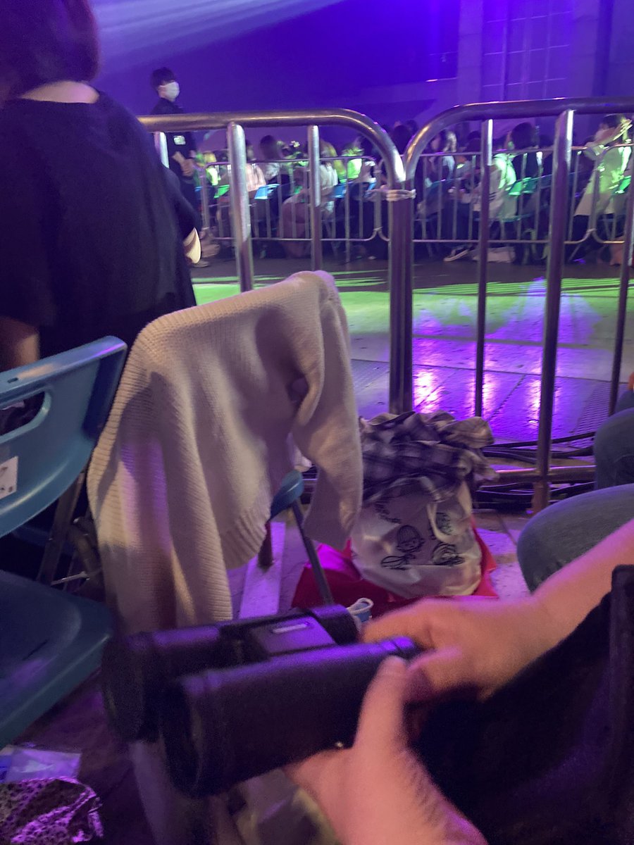 トロッコ真横😭😭😭😭
ミイヒにはハートとｲﾆまさやにはピースのファンサ貰いました😭😭😭😭

せっかくのトロッコなのにリクもｲﾆの推しも逆でした😭😭😭😭😭