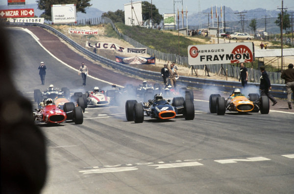 botequimgp's tweet photo. Há 55 anos Graham Hill (Lotus) venceu o GP ESPANHA 1968. Denny Hulme (McLaren) foi o 2º, o primeiro pódio da Mclaren e Brian Redman (Cooper) o 3º.
#Fórmula1 #GPdaEspanha #Espanha68 #CircuitoMontjuic #JackieStewart #Matra #KenTyrrell #ChrisAmon #Ferrari #JochenRindt #Lotus https://t.co/Rer98VGXr8