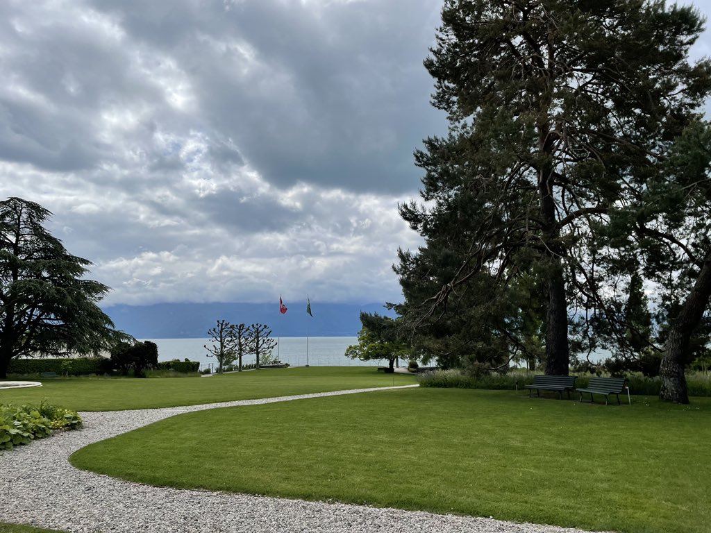 BotschafterDK's tweet photo. Stärkung der 🇩🇰-🇨🇭 Freundschaft: Habe heute unser neues dänisches Honorarkonsulat in #Pully-#Lausanne eröffnet und unserem #Honorarkonsul Lars Gelbjerg-Hansen die Ernennungsurkunde überreicht. #Schweiz ist für DK wichtiger Partner. @communelausanne #WorkingForDenmark #dkpol https://t.co/sin8oeGE7i