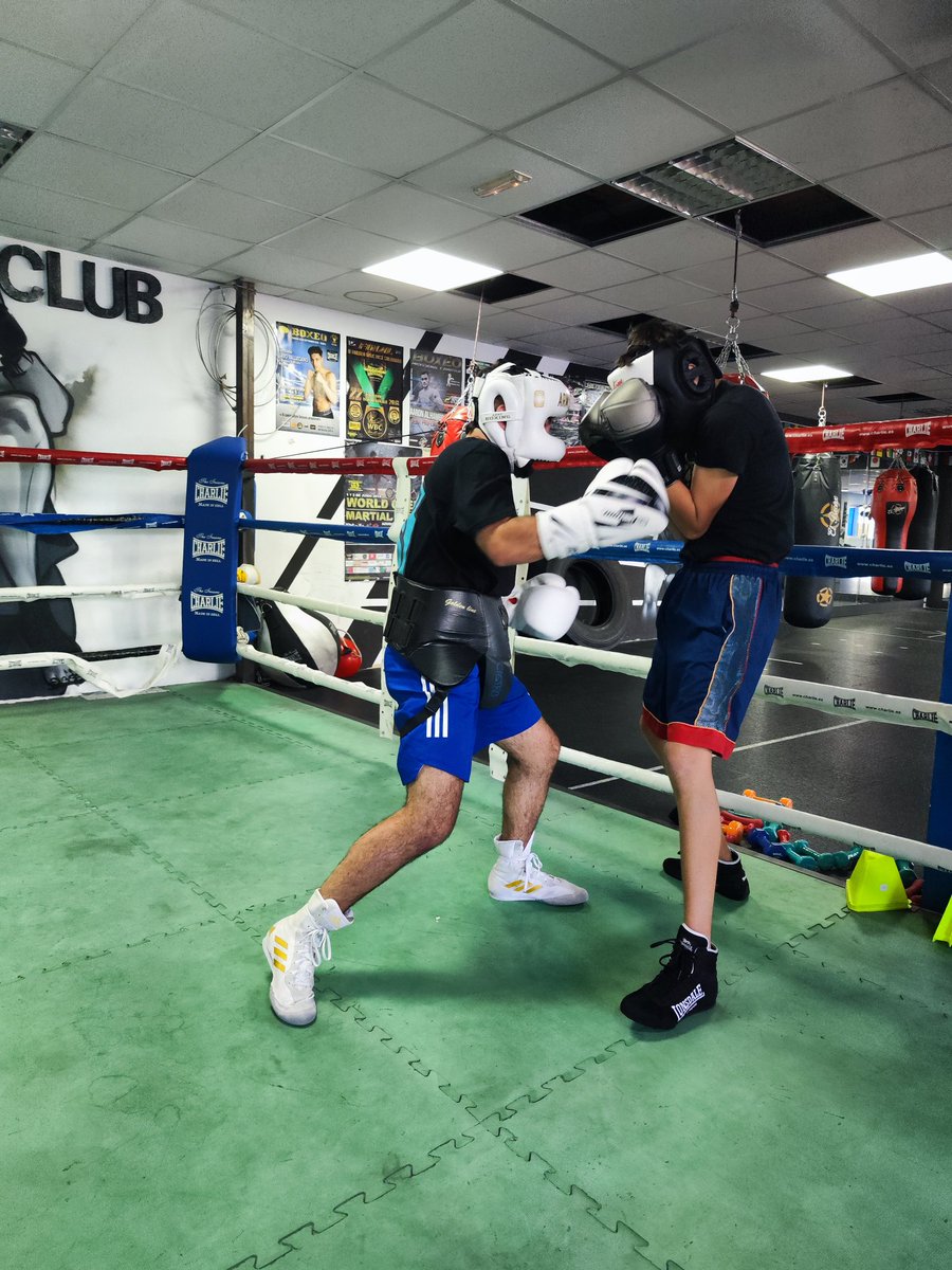 PabloMF_coach's tweet photo. Super orgulloso y contento de lo bien que se está formando Gavi en Boxeo, técnica muy buena, físico ideal, mentalidad de tiburón 🦈
Ay may!!! Merengue, merengue!!!
Contando días...
#laVelada3
#laveladadelaño3
#teampapigavi
#papigavi
#elpotrodevillaverde https://t.co/NhGjZXmqpX