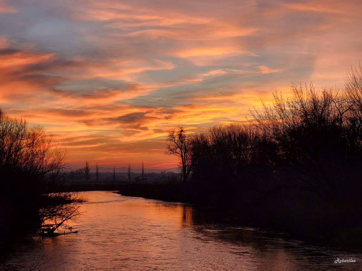 lordrain1922's tweet image. A favorite of mine it looks like such a warm picture but it was a cool November evening. #photography #warmcolor #sunset #landscape #landscapephotography