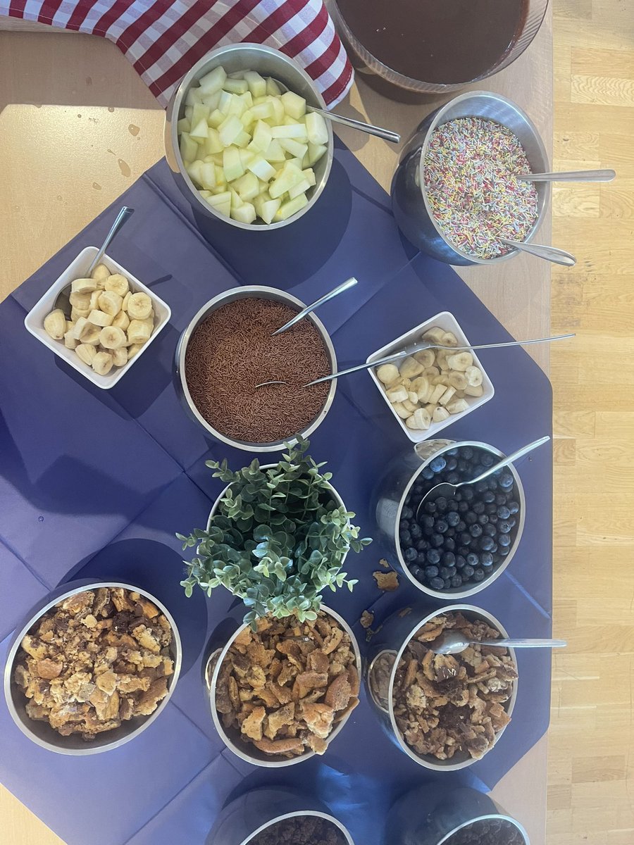 blithing2's tweet photo. Values day at John Lyon was creativity and innovation so we did build your own noodle bar lunch and ice cream bar 👍@Milen42931651 @MaryMar89923871 @HolroydHowe https://t.co/6tbvE1IhOk