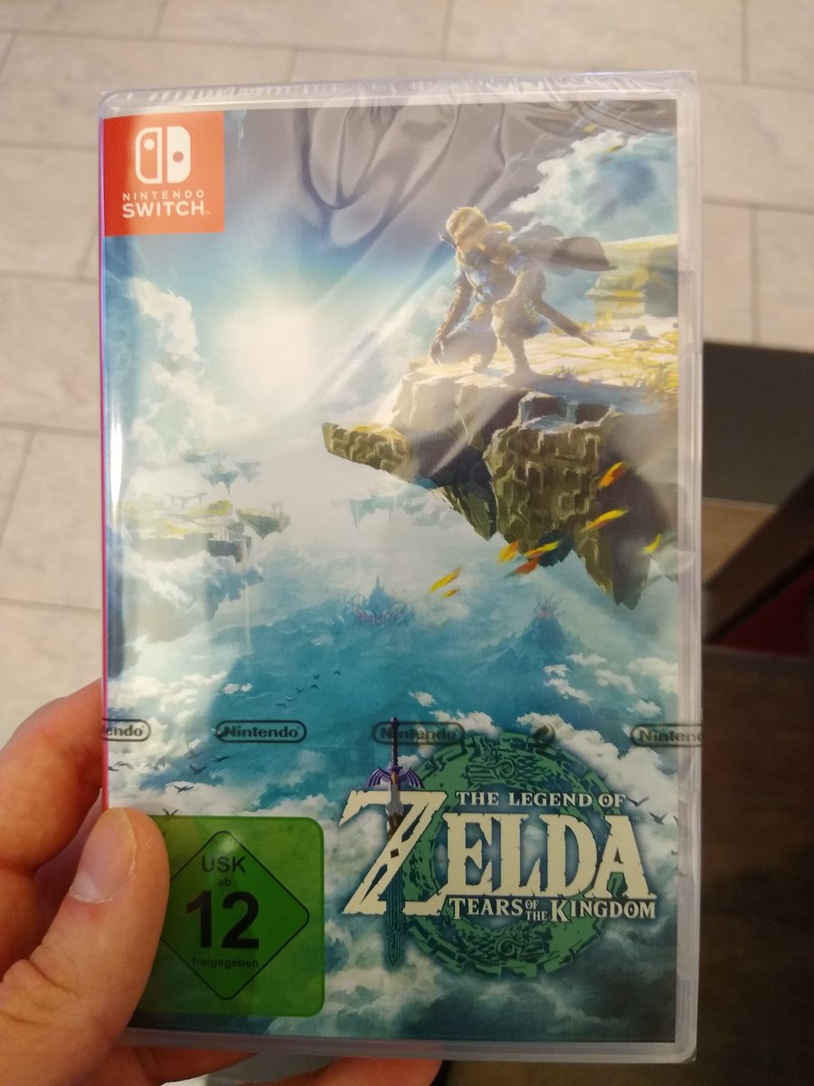 Pudel_des_Todes's tweet photo. In der Kasse vom Mediamarkt stand vor und hinter mir auch jemand mit dem Spiel. Lets gooooo https://t.co/WVGhBqVCd8