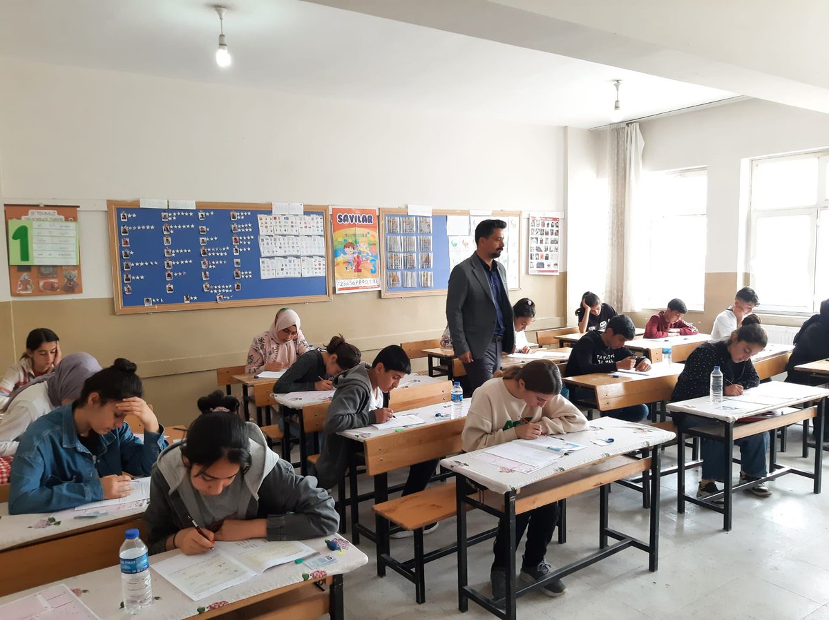 ortaokulu_kemal's tweet photo. Kaymakamımız Sayın Coşkun DOĞAN'ın destekleri ile hazırlanan deneme sınavı bugün gerçekleştirildi. Katkılarından dolayı kendilerine teşekkür ediyoruz.
@tcmeb @UrfaValiligi @valisalihayhan @sanliurfammem63 @Hilvan_MEM https://t.co/rwBe8PmOG3