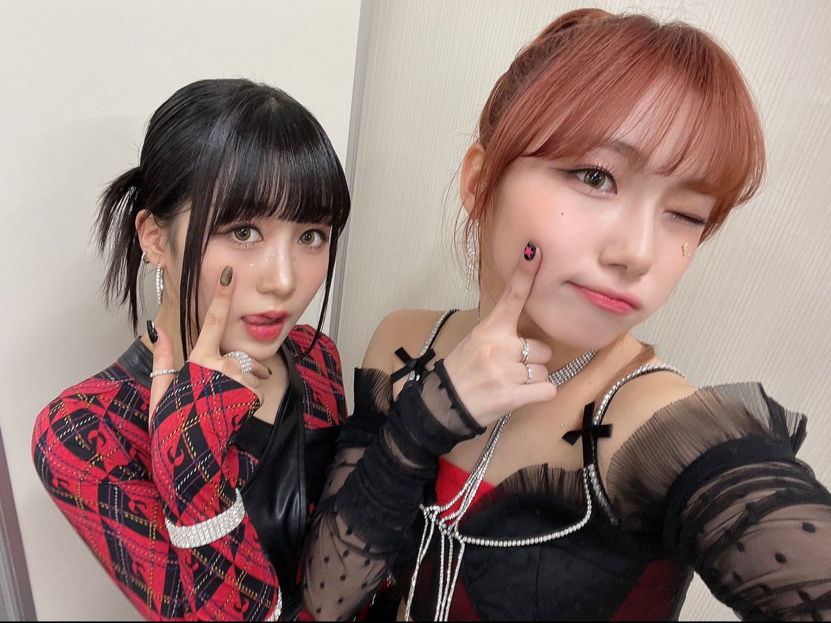 official_kep1er's tweet photo. KCON JAPAN opening stage👽🛸🖤🖤
영으니랑 같이 열심히 준비하고 
재밌게 무대 끝냈어용!!
케플리안도 많이 좋아해 주시겠당🫢❤‍🔥
케플러 무대도 기대 많이 해주세용!!!!

저희와 같이 의견을 주고받고 
더 좋은 퍼포먼스가 나올 수 있게 
구상해 주신 래난쌤♡
우리를 누구보다 더 예쁘게 해주신 헤메스쌤♡
모두 모두 감사합니다😚 최고!!!! 사랑해용!

#히카루 #HIKARU 
#Kep1er #케플러