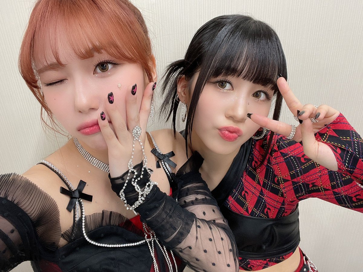 official_kep1er's tweet photo. KCON JAPAN opening stage👽🛸🖤🖤
영으니랑 같이 열심히 준비하고 
재밌게 무대 끝냈어용!!
케플리안도 많이 좋아해 주시겠당🫢❤‍🔥
케플러 무대도 기대 많이 해주세용!!!!

저희와 같이 의견을 주고받고 
더 좋은 퍼포먼스가 나올 수 있게 
구상해 주신 래난쌤♡
우리를 누구보다 더 예쁘게 해주신 헤메스쌤♡
모두 모두 감사합니다😚 최고!!!! 사랑해용!

#히카루 #HIKARU 
#Kep1er #케플러