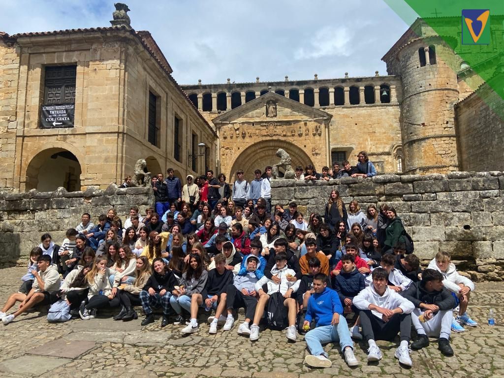 ElValle_II's tweet photo. Nuestros alumnos de 4º de ESO hoy han visitado Santillana del Mar.

#ElValle #turismo https://t.co/pWO74kvKvF