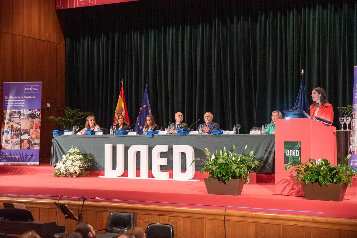 rmairal's tweet photo. Además, durante la ceremonia de graduación, hemos presentado la revista #Libernautas, un proyecto fascinante en el que nuestros estudiantes han trabajado arduamente.

https://t.co/seOjZwdGzh

¡ENHORABUENA!

#FilologíaUNED https://t.co/X6S7VyrSL1