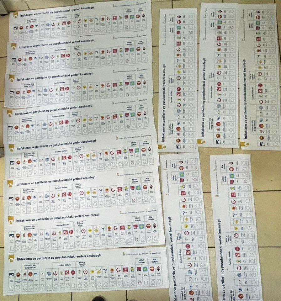 Erken başladılar!

CHP Konya Derbent ilçe başkanı Salih Çakıllıkoyak, bu sabah 8.52'de Derbent'te 03 SG 707 plakalı araca 42 D 4022 plakalı beyaz araçta Kemal Kılıçdaroğlu’na ve CHP’ye mühür basılmış oy pusulalarıyla yakalandı.